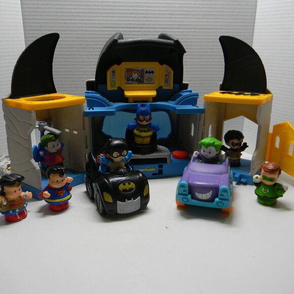 Little People Batman play set and Batmobile bundle + 8 Superheroes - Picture 1 of 12